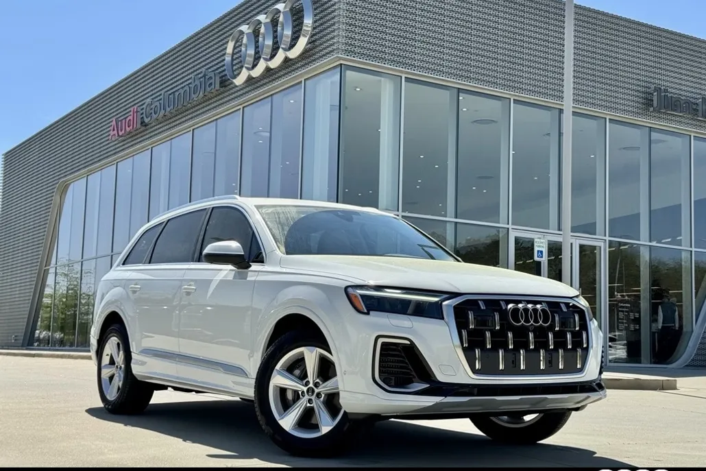 2025 Audi Q7 55 Premium photo 1