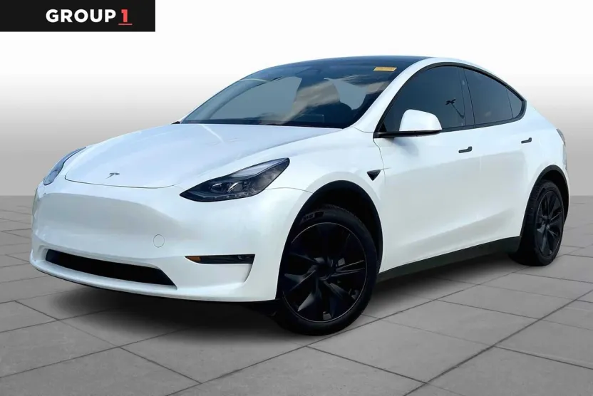 2024 Tesla Model Y Long Range photo 1