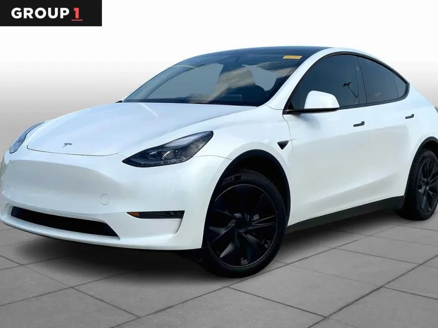 2024 Tesla Model Y Long Range photo 1
