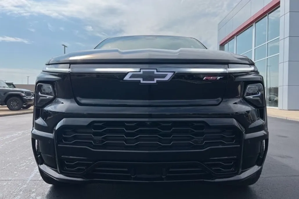2024 Chevrolet Silverado EV RST photo 1