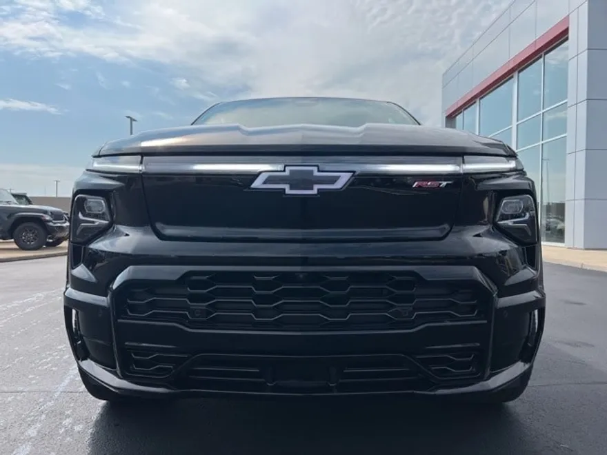 2024 Chevrolet Silverado EV RST photo 1