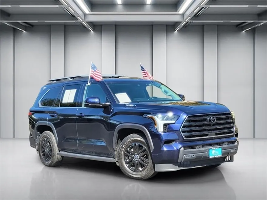 2024 Toyota Sequoia SR5 photo 1