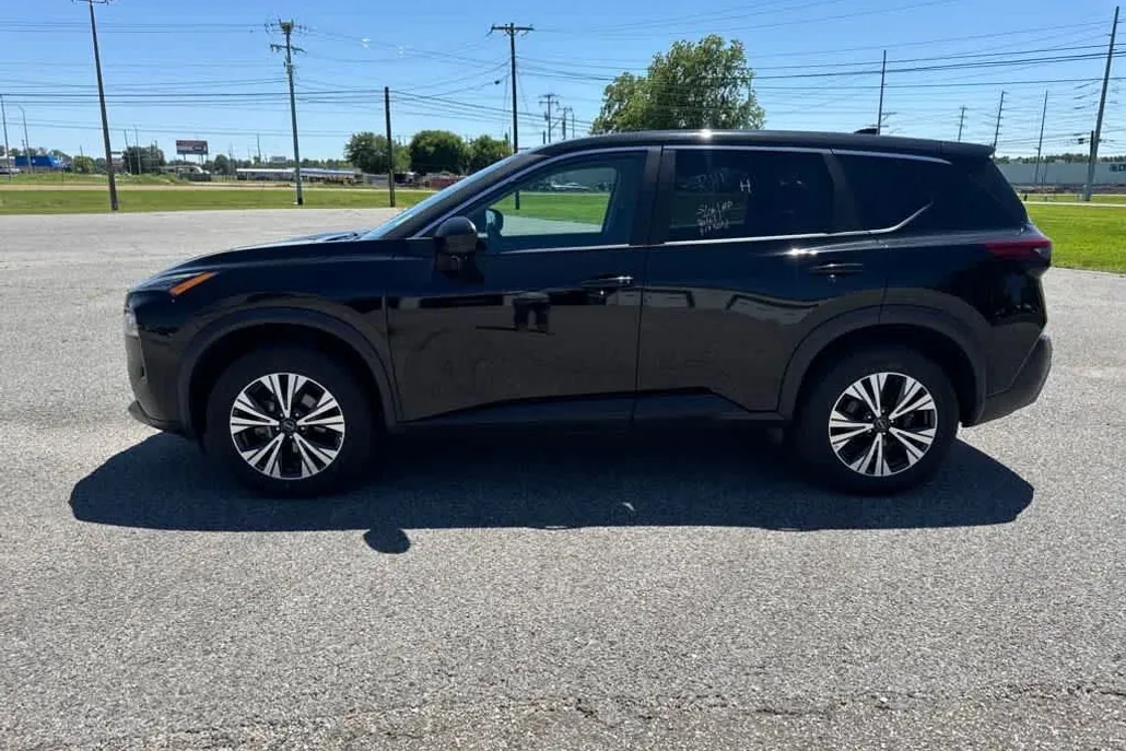 2023 Nissan Rogue SV photo 1