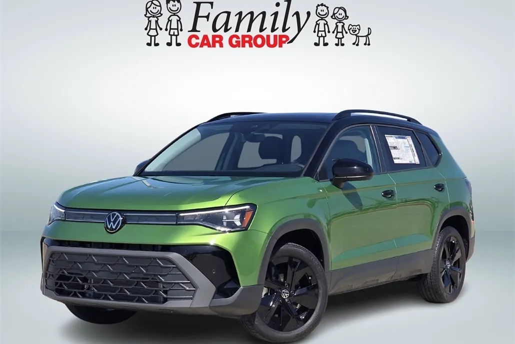 2025 Volkswagen Taos SE photo 1