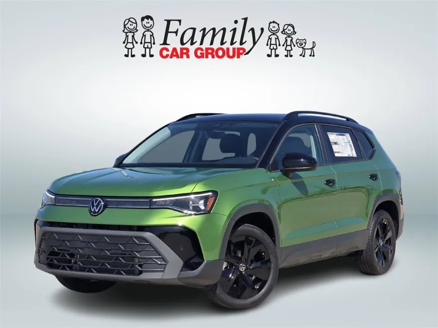 2025 Volkswagen Taos SE photo 1