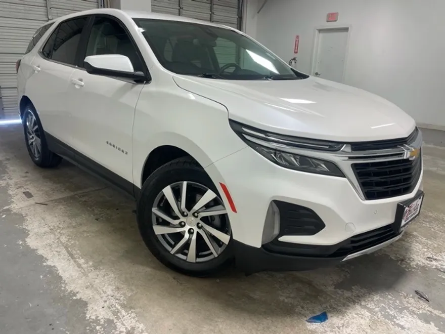 2023 Chevrolet Equinox LT photo 1