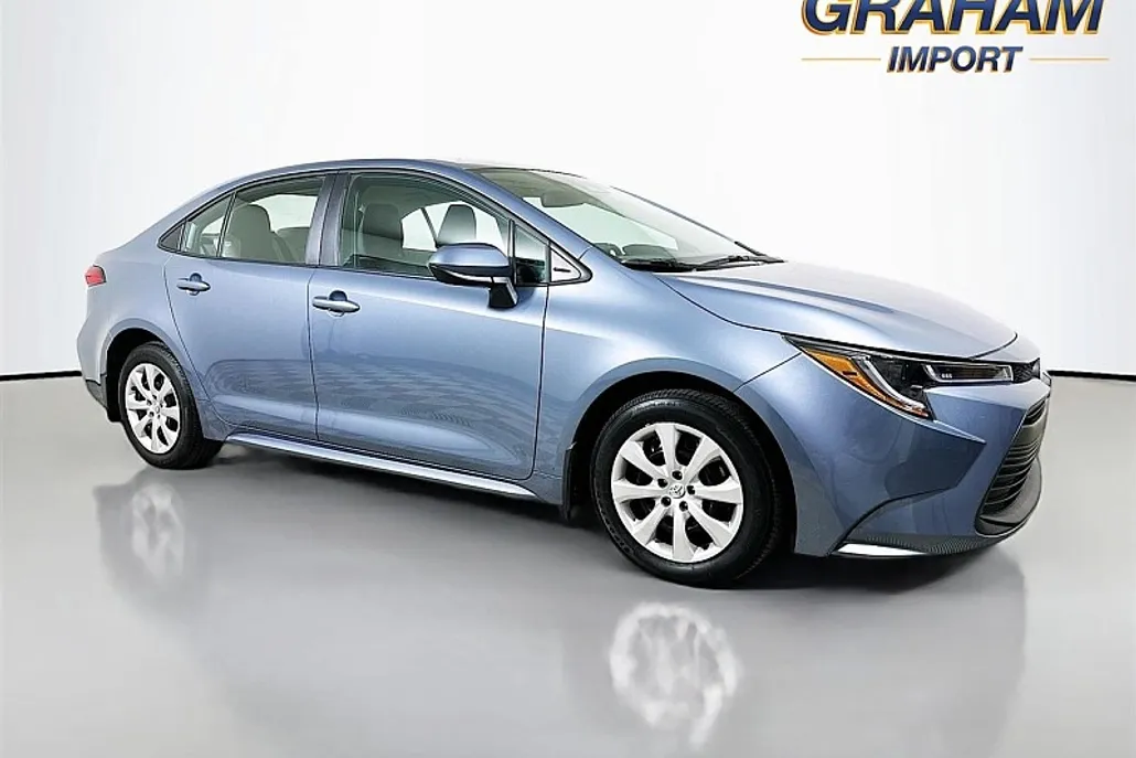 2024 Toyota Corolla LE photo 1