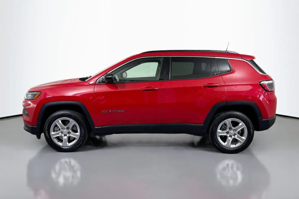 2024 Jeep Compass Latitude photo 1