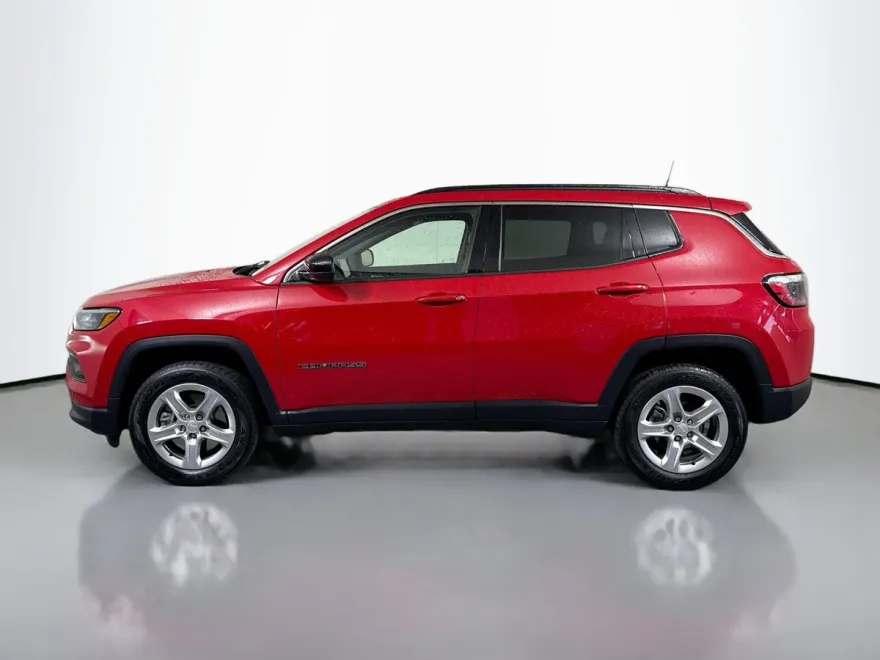 2024 Jeep Compass Latitude photo 1
