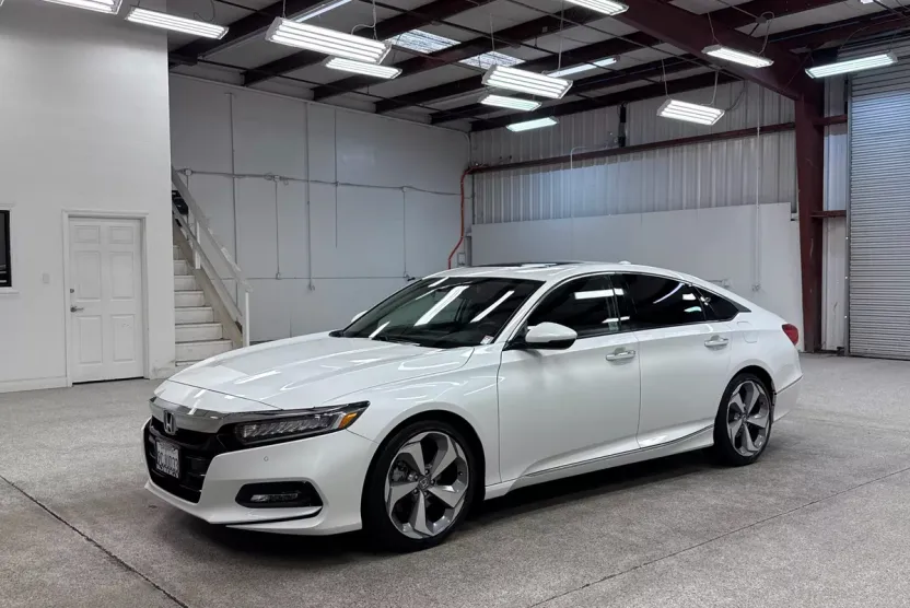 2019 Honda Accord Touring photo 1