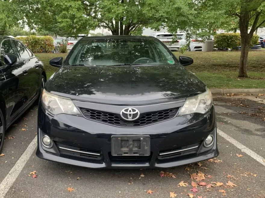2012 Toyota Camry SE photo 1