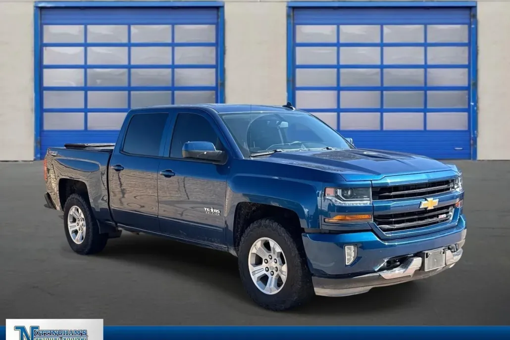 2017 Chevrolet Silverado 1500 LT photo 1