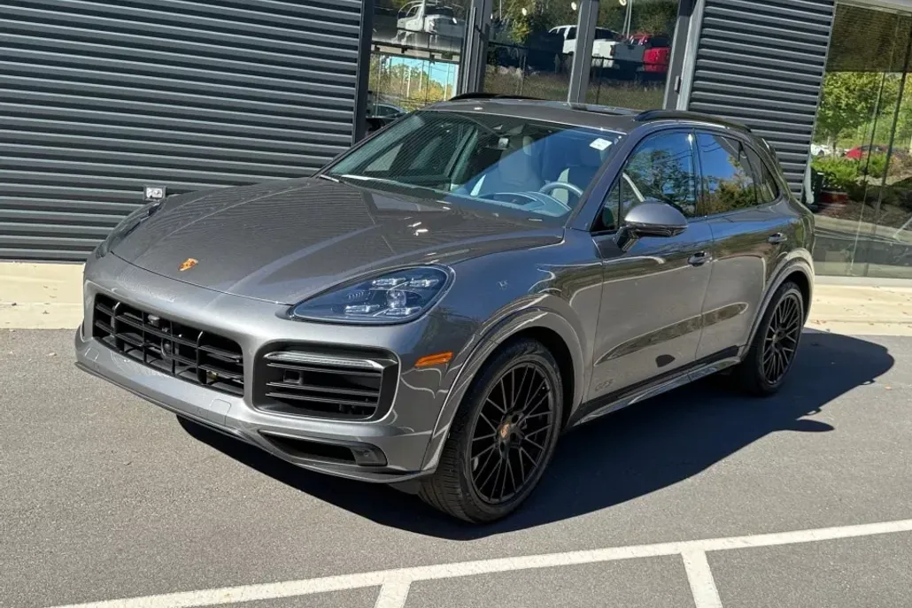 2023 Porsche Cayenne GTS photo 1