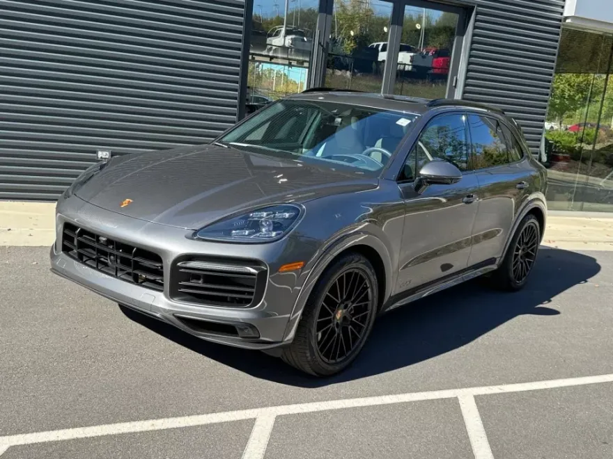 2023 Porsche Cayenne GTS photo 1