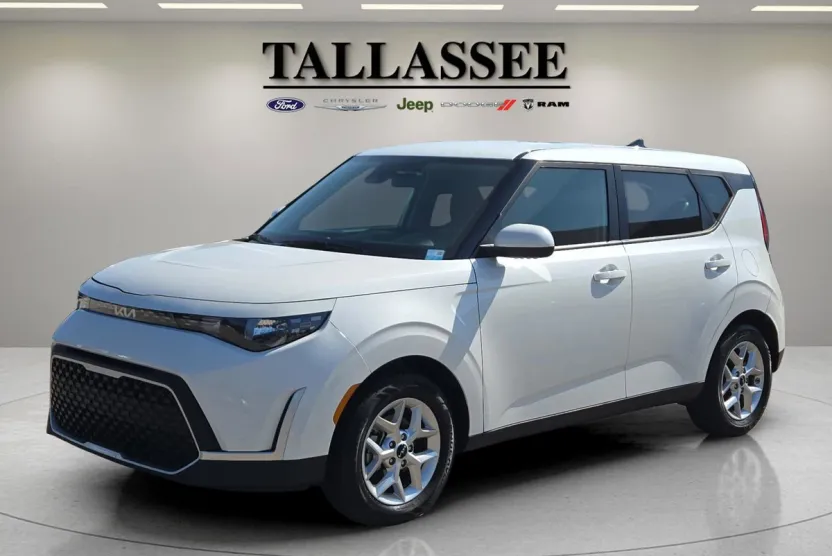 2024 Kia Soul LX photo 1