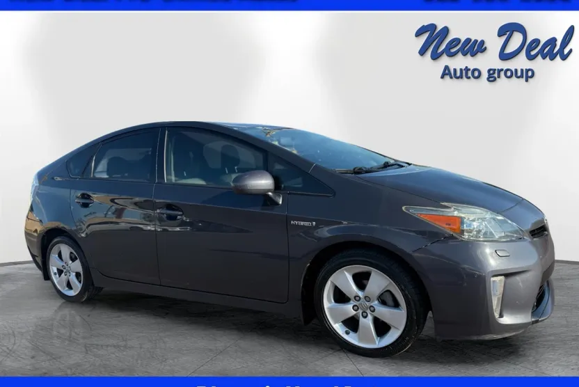 2015 Toyota Prius Four photo 1