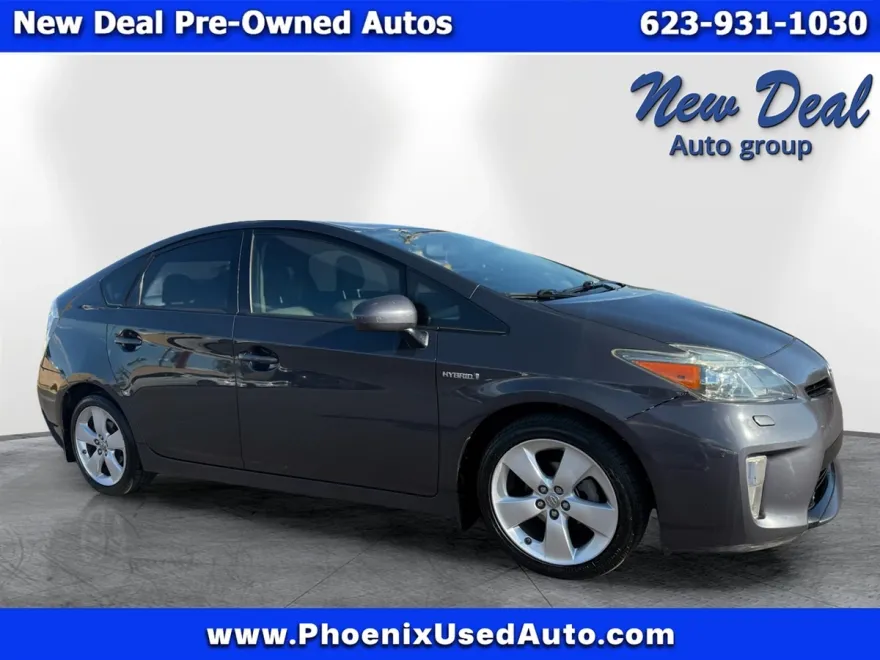 2015 Toyota Prius Four photo 1