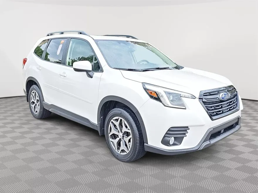2023 Subaru Forester Premium photo 1