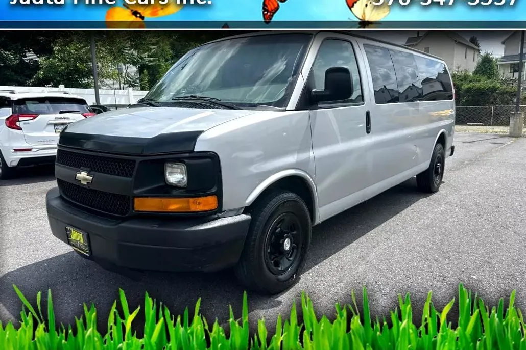2015 Chevrolet Express LT 3500 photo 1