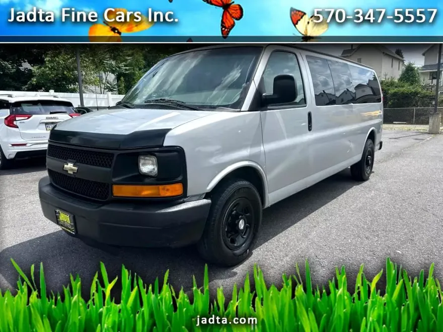 2015 Chevrolet Express LT 3500 photo 1