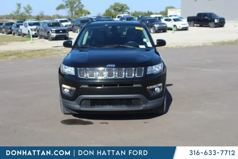 2017 Jeep Compass Latitude photo 1