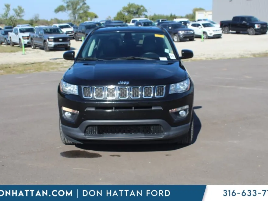 2017 Jeep Compass Latitude photo 1
