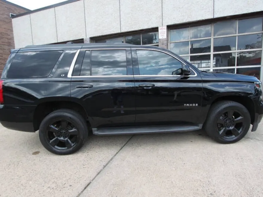 2019 Chevrolet Tahoe LT photo 1