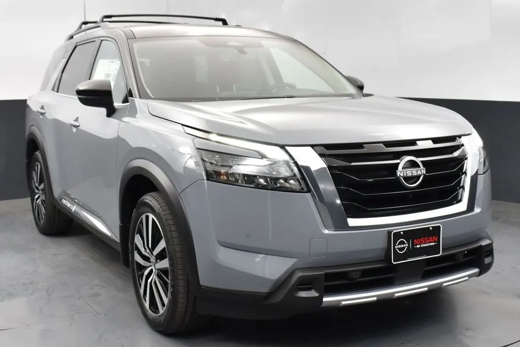 2025 Nissan Pathfinder Platinum photo 1