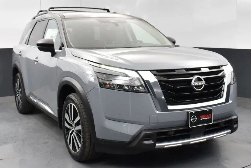 2025 Nissan Pathfinder Platinum photo 1