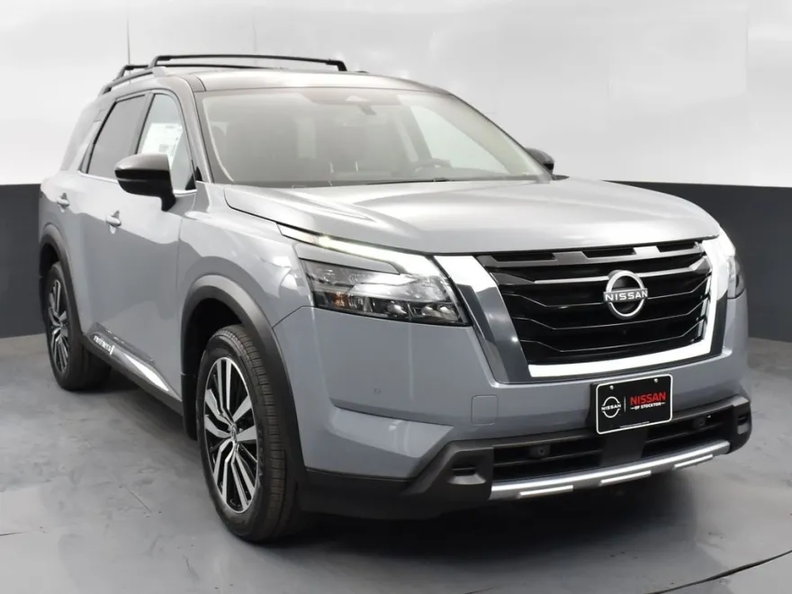 2025 Nissan Pathfinder Platinum photo 1