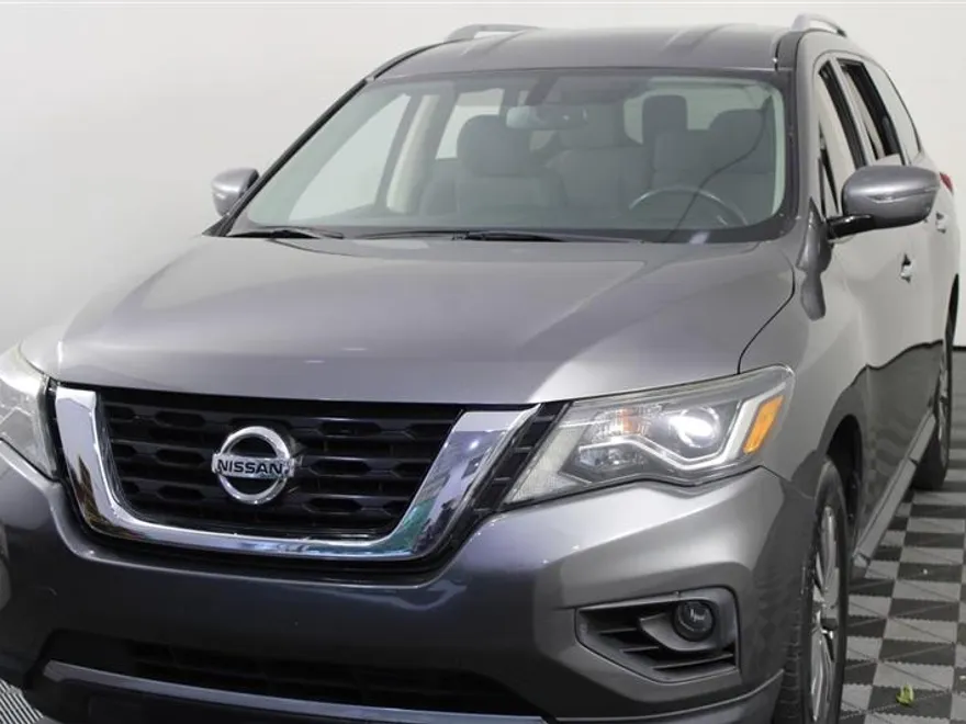 2019 Nissan Pathfinder SV photo 1