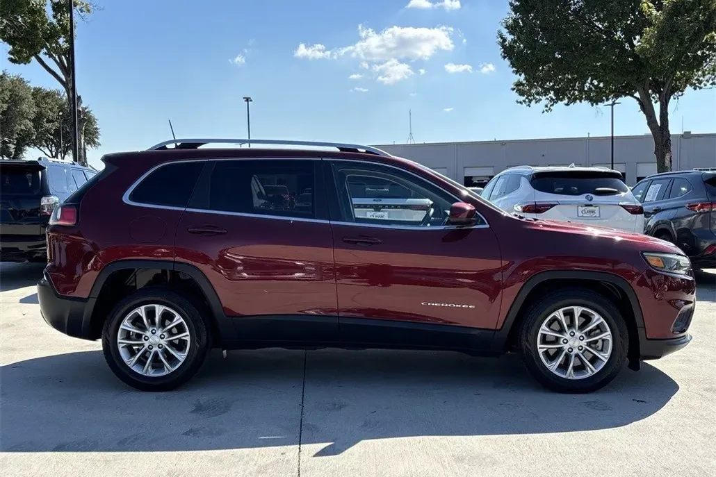 2019 Jeep Cherokee Latitude photo 1