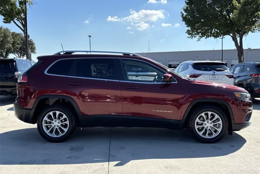 2019 Jeep Cherokee Latitude photo 1