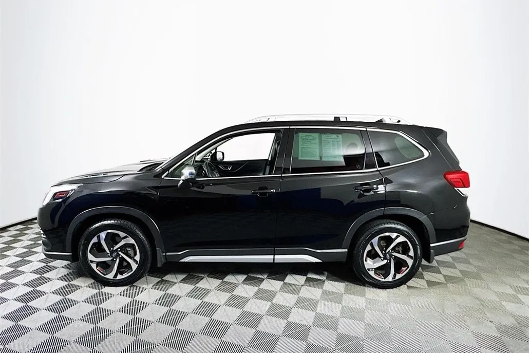 2022 Subaru Forester Touring photo 1