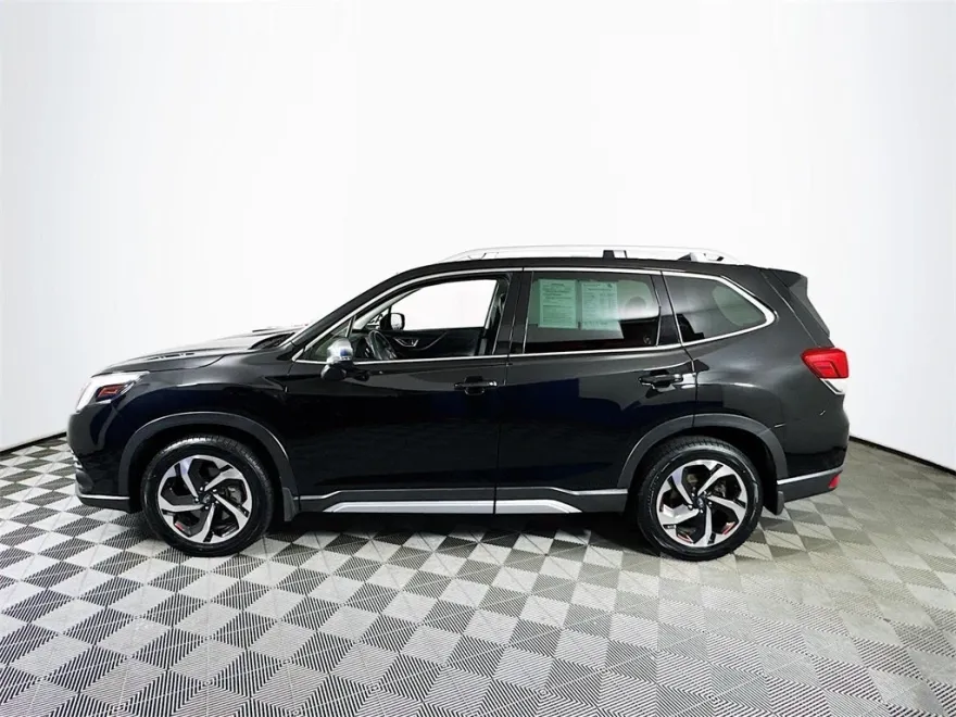 2022 Subaru Forester Touring photo 1