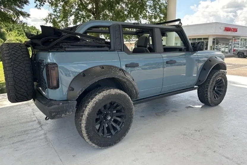 2022 Ford Bronco Badlands photo 1
