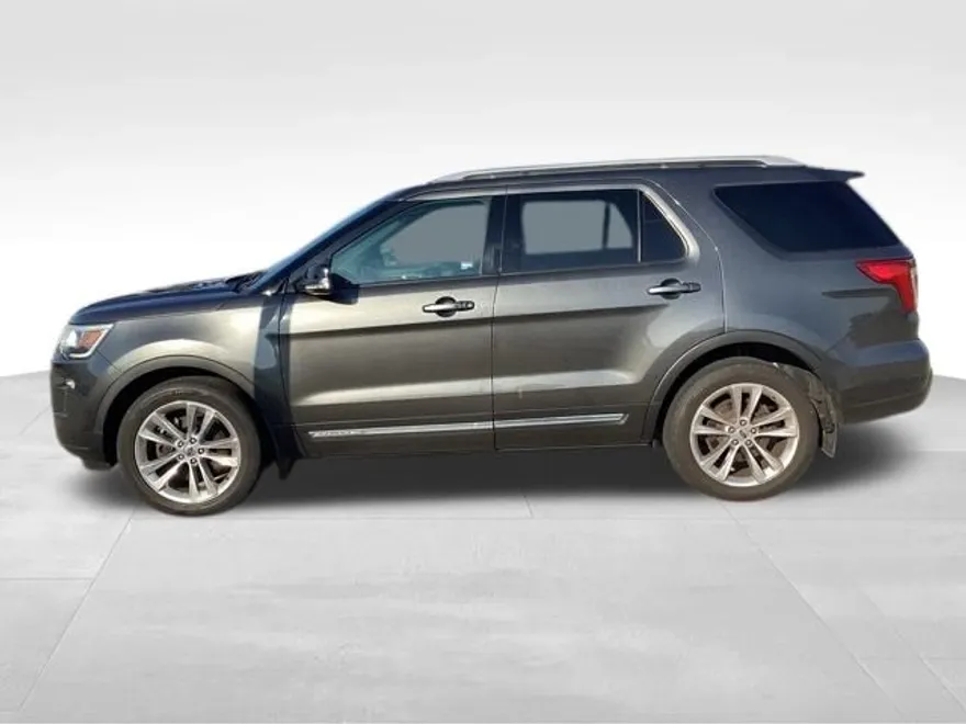2018 Ford Explorer XLT photo 1