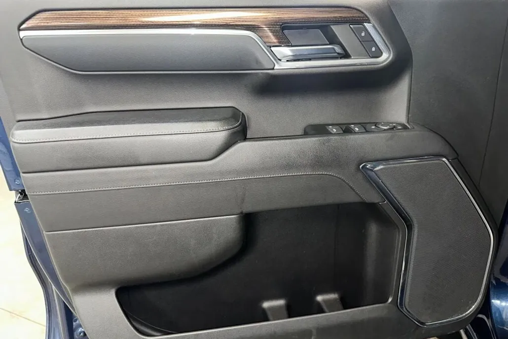 2023 Chevrolet Silverado 1500 LT photo 1