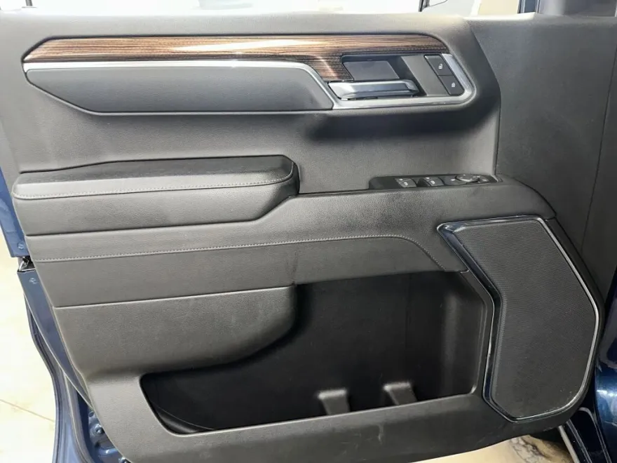 2023 Chevrolet Silverado 1500 LT photo 1