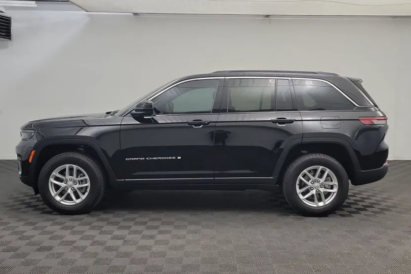 2025 Jeep Grand Cherokee Laredo X photo 1