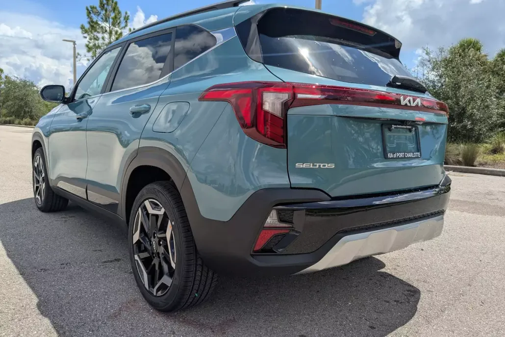 2026 Kia Seltos SX photo 1