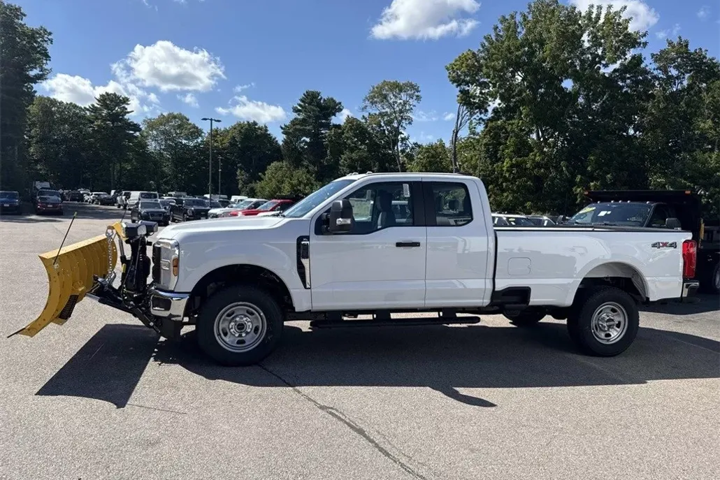 2025 Ford F-350 XL photo 1