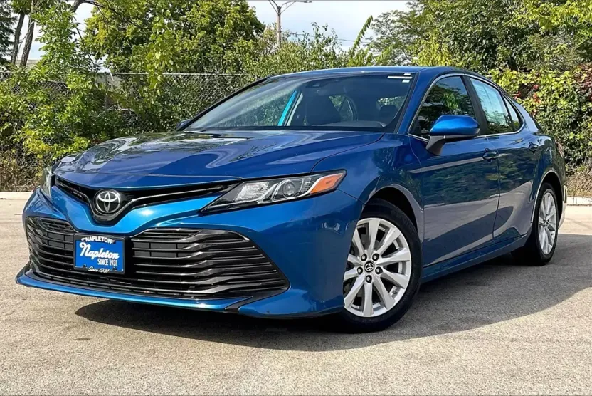 2019 Toyota Camry LE photo 1