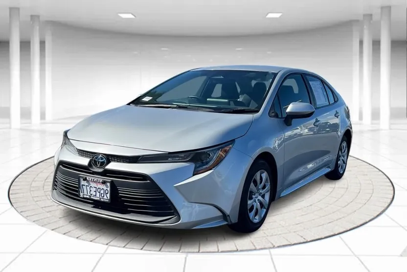 2023 Toyota Corolla LE photo 1