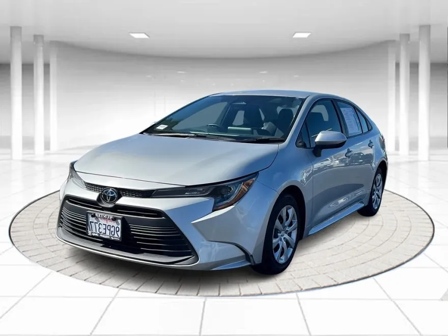 2023 Toyota Corolla LE photo 1