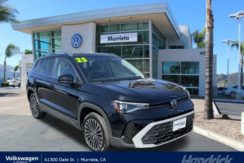 2025 Volkswagen Taos SE photo 1