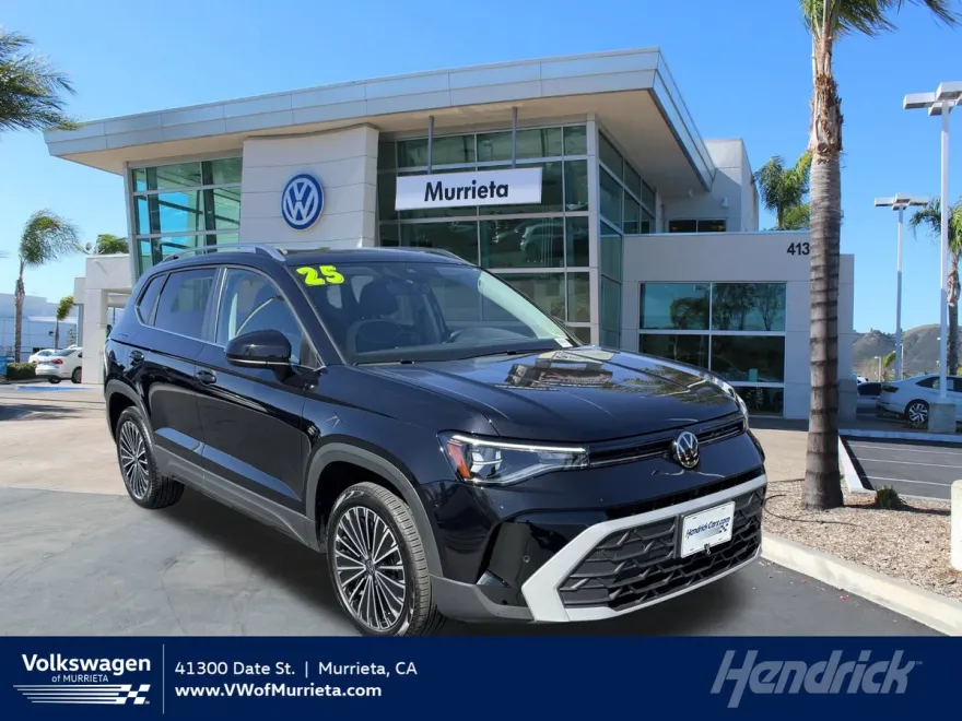 2025 Volkswagen Taos SE photo 1