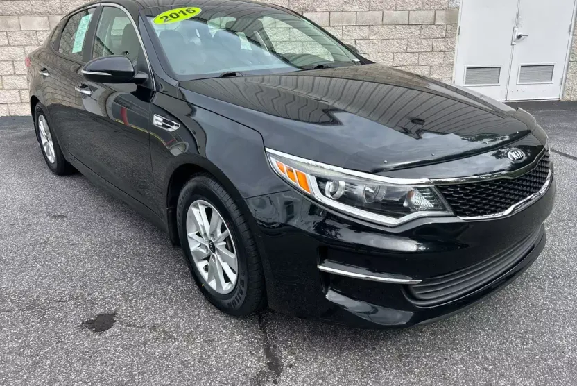 2016 Kia Optima LX photo 1