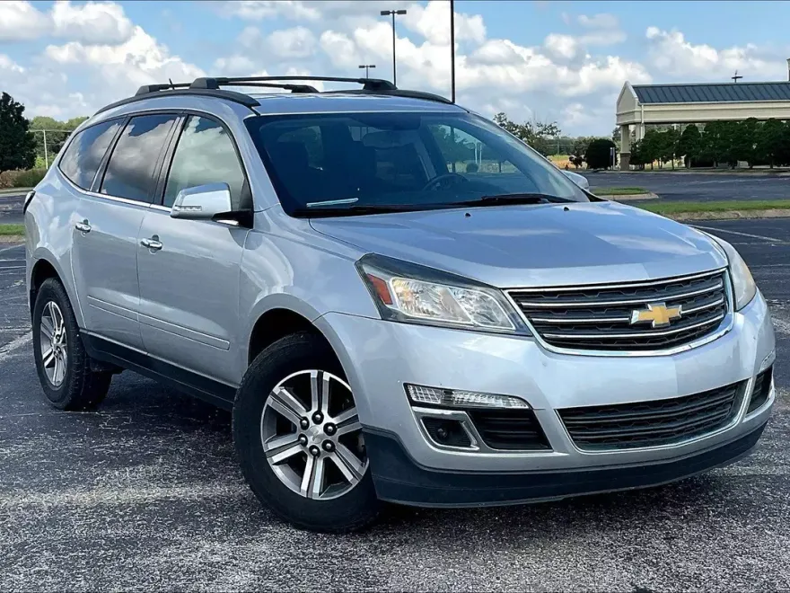 2016 Chevrolet Traverse 1LT photo 1