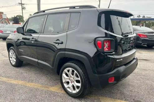 2015 Jeep Renegade Latitude Sport photo 2
